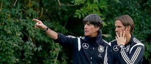 Joachim Löw und sein neuer Co-Trainer Thomas Schneider sind auf der Suche nach neuen Weltklassespielern.