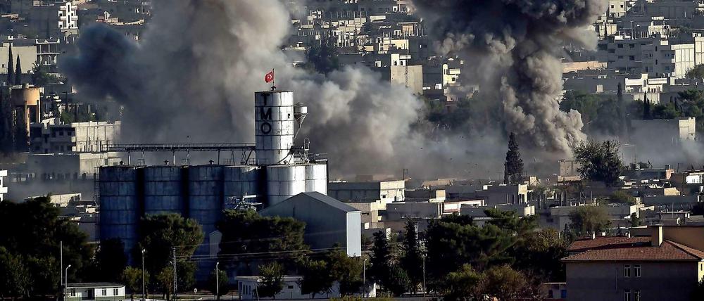 Rauchwolken über der Kurdenstadt Kobane nach einem Luftangriff der USA: