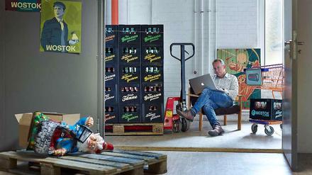 Der Mann hinter der Wostok-Limonade, Joris van Velzen in seinem Büro.