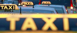 Höhere Löhne. Vom 1. Januar 2015 an gilt in der Taxi-Branche der gesetzliche Mindestlohn.