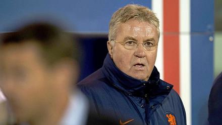Das große Staunen auf der Ersatzbank: Guus Hiddink erlebt in Island die zweite Niederlage im dritten Spiel.