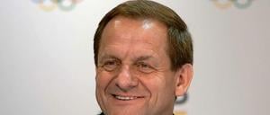 Alfons Hörmann, 53, ist seit Dezember 2013 neuer DOSB-Präsident. Der Allgäuer Unternehmer und Sportpolitiker war von 2005 bis 2013 Präsident des Deutschen Ski-Verbandes (DSV).