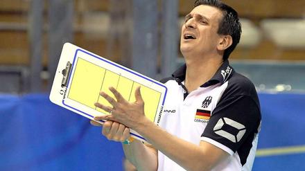 Emotional am Brett: Volleyball-Bundestrainer Giovanni Guidetti.
