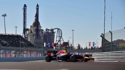 Rennfahren im Freizeitpark: Die als Olympia-Ort aufgemotzte Stadt Sotschi im Süden Russlands ist jetzt erstmals Austragungsstätte eines Formel-1-Rennens. 