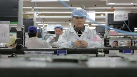 Die Filmautoren auf kapitalistischer Spurensuche: Am chinesischen Fließband.