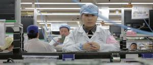 Die Filmautoren auf kapitalistischer Spurensuche: Am chinesischen Fließband.