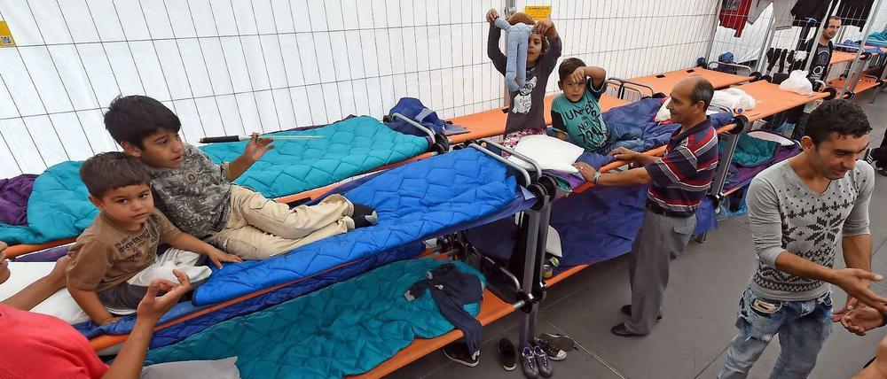 Immer mehr Menschen fliehen vor Krieg und Verfolgung nach Deutschland. Die Zustände in den Flüchtlingsheimen sind teilweise unhaltbar.
