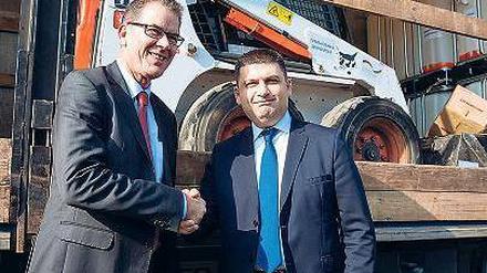 Hand drauf. Entwicklungsminister Gerd Müller (CSU) und Vladimir Groisman.