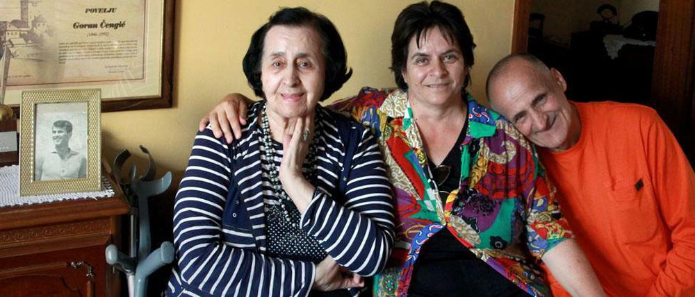 Nataša Čengić (li.) und ihr Sohn Roćko werden von der Benevolencija-Pflegerin Nada Putica betreut.