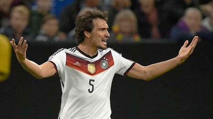 Ob sich jetzt Gibraltar was ausrechnet? Mats Hummels weiß es nicht.