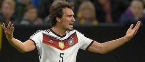 Ob sich jetzt Gibraltar was ausrechnet? Mats Hummels weiß es nicht.