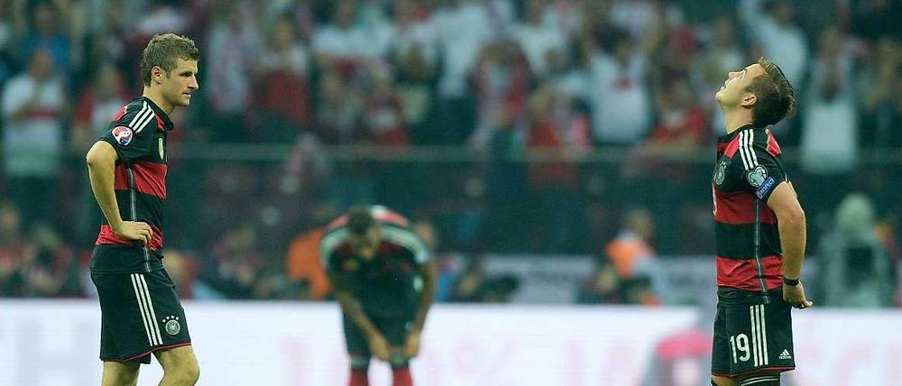 Anstoß üben: Weltmeister Thomas Müller (l.) und Mario Götze.