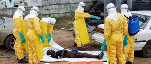 Helfer im Einsatz in Monrovia, der Hauptstadt Liberias.