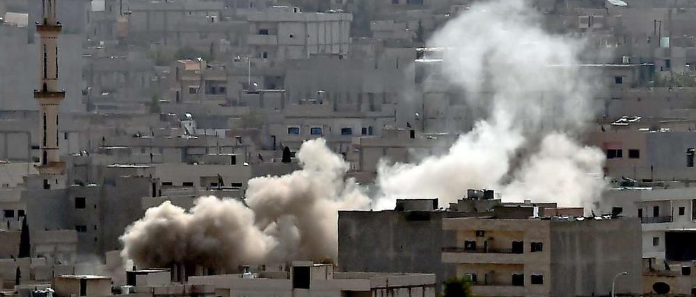 Eine Explosion in der syrisch-türkischen Grenzstadt Kobane.