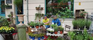 Die Läden auf der Florastraße könnten auch in der Kastanienallee bestehen. Zum Beispiel der Blumenladen "Flora Garten" mit dem schönen Beinamen: ein Stückchen Eden.