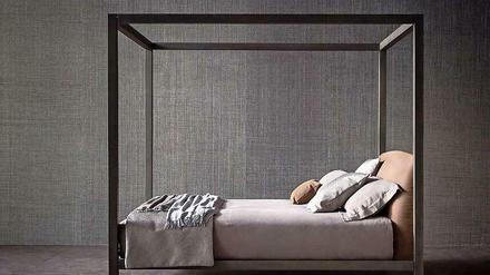 Puristischer kann man ein Himmelbett nicht gestalten als "Ari" von Flou.