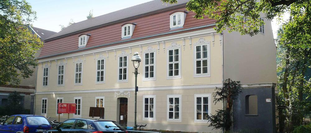 Wie geht's weiter mit dem Schoeler-Schlösschen? Darüber spricht Stadträtin Dagmar König bei der Führung.