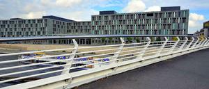 Alles in Farbe. Der Neubau des Bundesministeriums für Bildung und Forschung am Kapelle-Ufer 1, an der Spree.