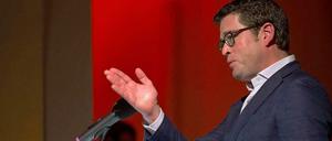 Wieder im politischen Berlin - wenn auch nur für einen Auftritt: Der frühere Verteidigungsminister Karl-Theodor zu Guttenberg