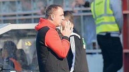 Wendet sich mit Grausen. Norbert Düwel wartet auf ein Erfolgserlebnis. Foto: Imago