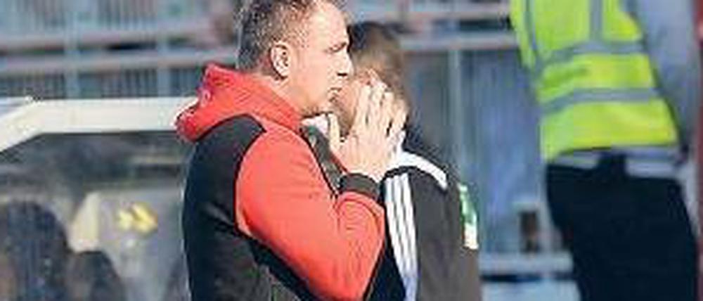 Wendet sich mit Grausen. Norbert Düwel wartet auf ein Erfolgserlebnis. Foto: Imago