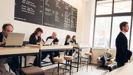 Coffee to stay. Die Nachwuchskräfte wollen sich nicht vorschreiben lassen, wann und wie sie arbeiten. Die Unternehmen kommen ihnen entgegen – so lange die Performance stimmt.