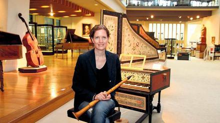 Katharina Bäuml vom Förderverein des Musikinstrumentenmuseums ist Oboistin - und begeistert sich für die Schalmei.