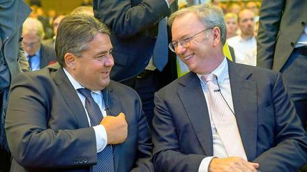 Was zu lachen hatten Sigmar Gabriel (l.) und Eric Schmidt offenbar auch.