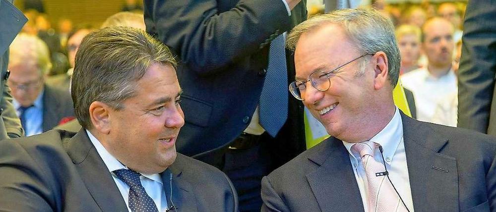 Was zu lachen hatten Sigmar Gabriel (l.) und Eric Schmidt offenbar auch.
