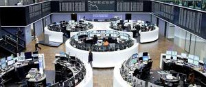 Seit vier Wochen geht es an der Börse fast täglich abwärts. Am Donnerstag musste der Deutsche Aktienindex einen weiteren heftigen Rückschlag hinnehmen. Die Angst vor einem Wirtschaftsabschwung nimmt zu.