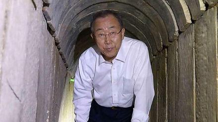 Kein Licht am Ende des Tunnels - Ban Ki Moon in einem Tunnel im Gazastreifen.