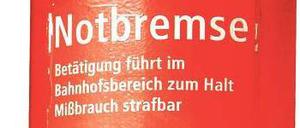 Bremst Andrea Nahles die Lokführer aus? Jedenfalls will die Arbeitsministerin mit einem Gesetz den Berufsgewerkschaften das Geschäft erschweren. 