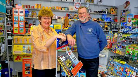 Sigrid und Klaus Allenstein betreiben den Kiosk in der Ackerstraße 166 in Berlin-Mitte.