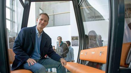 Sieht doch schon viel lockerer aus: Michael Müller, hier bei der Gartenausstellung im September, hat sich für den Wahlkampf wohl professionelles Coaching geholt - das vermutet der Politologe Gero Neugebauer.
