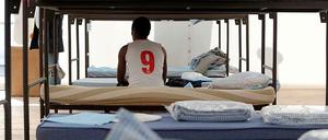 Ärger in der Fremde. Unter Flüchtlingen (hier ein Foto aus einer bayerischen Unterkunft) eskaliert manchmal auch Gewalt.
