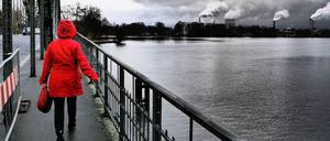 Lange Wege. Nach Spandau - im Bild die Kraftwerke um Reuter an der Spree - ist man aus der Berliner City immer eine Weile unterwegs. Umso nerviger sind zusätzliche Nadelöhre.