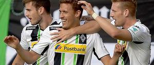 Nationalstürmer Max Kruse (m.) war gegen Hannover 96 zwei Mal erfolgreich.