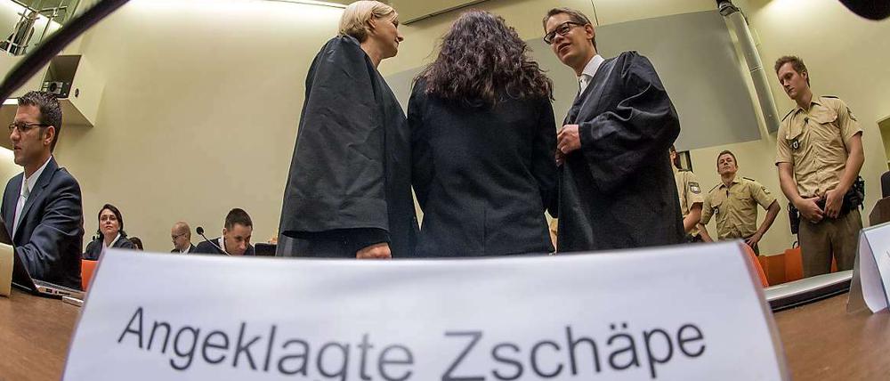 Im NSU-Prozess wird seit Mai 2013 versucht, die Mitschuld der Angeklagten Beate Zschäpe und weiterer vier mutmaßlicher Unterstützer zu 