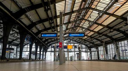 Die reine Leere. Normalerweise sieht es am Bahnhof Friedrichstraße anders aus.