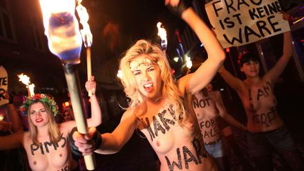 Frauen gegen Prostitution: Femen-Protest 2013 auf der Reeperbahn in Hamburg