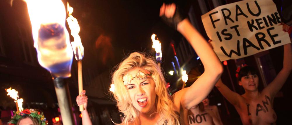 Frauen gegen Prostitution: Femen-Protest 2013 auf der Reeperbahn in Hamburg