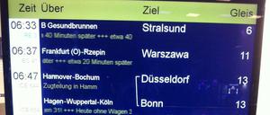 Informationstafel der Bahn nach dem Lokführerstreik am Montagmorgen.