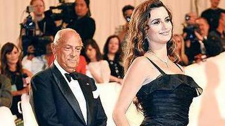 Herrscher des roten Teppichs. Oscar de la Renta mit Penélope Cruz. 