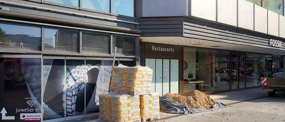 Vapiano ante portas. Im früheren Mövenpick-Restaurant des Europa-Centers wird gebaut, der Nachfolger macht wohl im November auf.