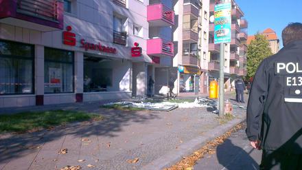 Gefährliche Explosion. Die Täter hatten versucht, die Spuren eines Bankeinbruchs zu verwischen.