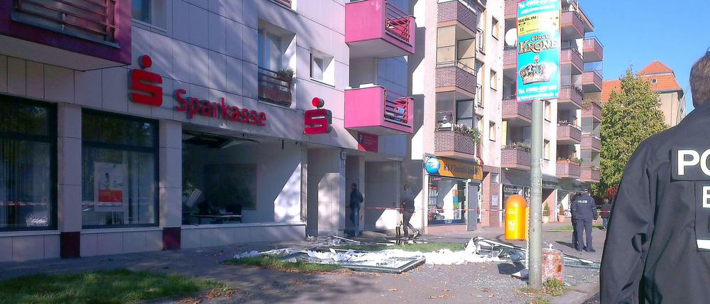 Gefährliche Explosion. Die Täter hatten versucht, die Spuren eines Bankeinbruchs zu verwischen.