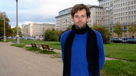 Der Soziologe René Sternberg lebt in Berlin und arbeitet in Hamburg. 