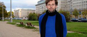 Der Soziologe René Sternberg lebt in Berlin und arbeitet in Hamburg. 