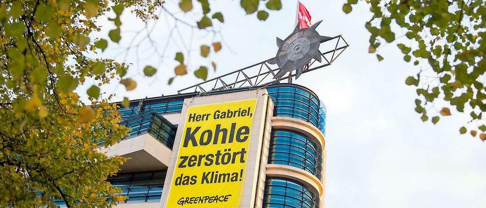 Aufs Dach gestiegen: die Protestaktion der Umweltschutzorganisation Greenpeace.