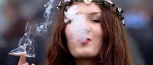 Bekiffte Autofahrer sollen künftig schneller ihren Führerschein verlieren.